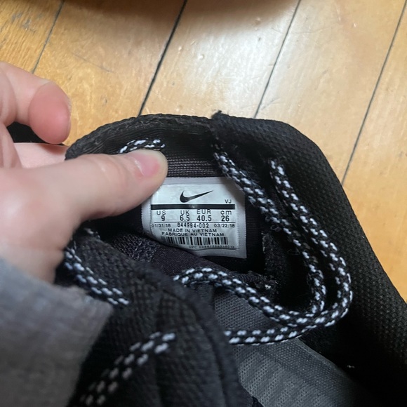 nike running shoes - Picture 3 of 3